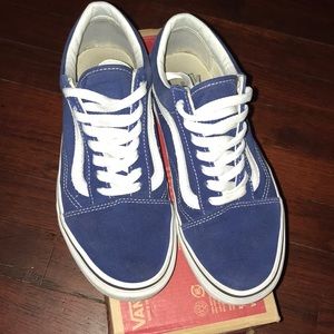 Vans shoes size: 7.5 women 6.0 men.